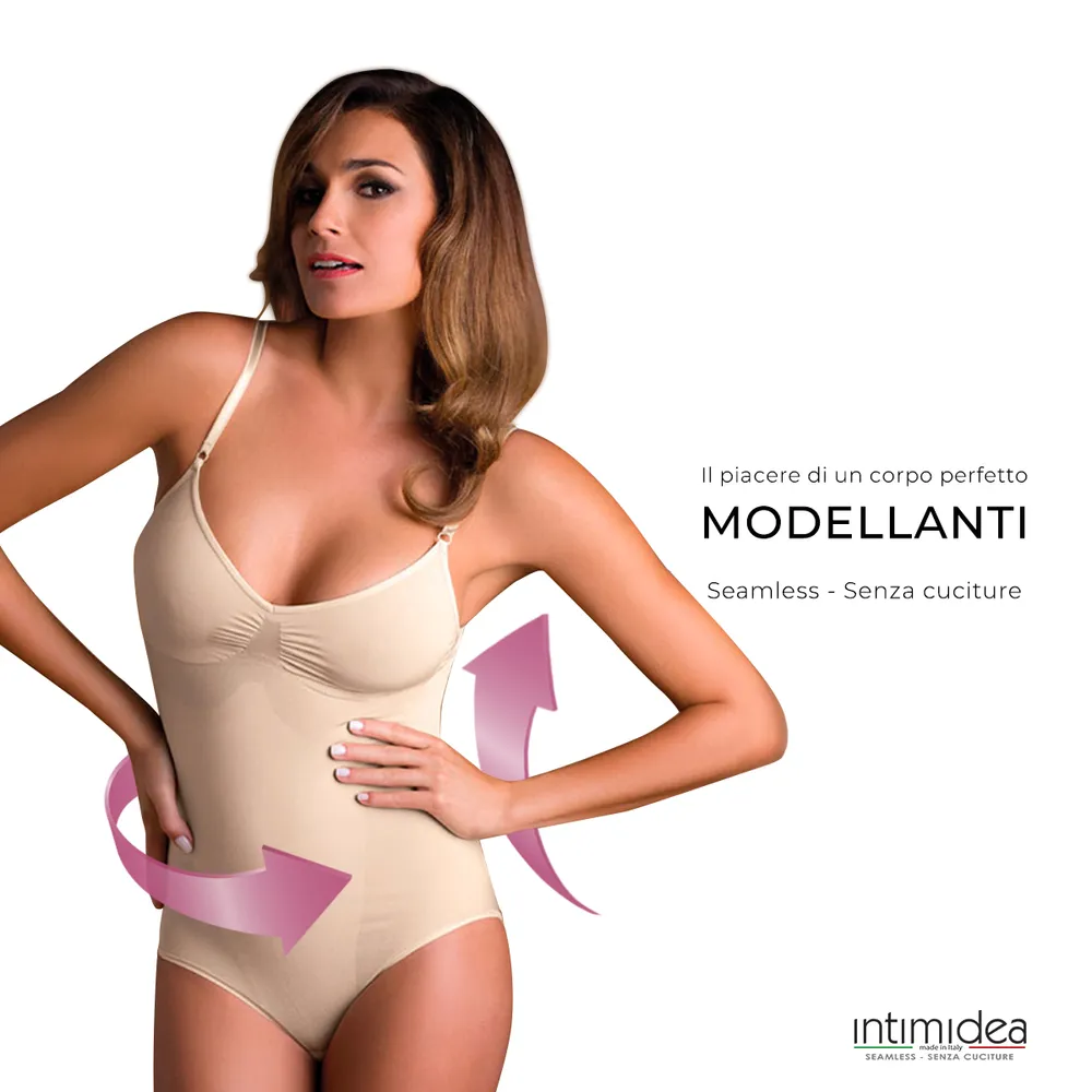 Figūrą liekninantis bodis su plonomis petnešomis